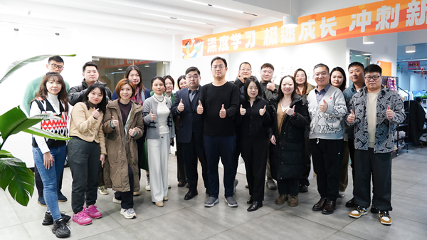 与小红书深化相助，，，，，拥抱生长探索无限可能！